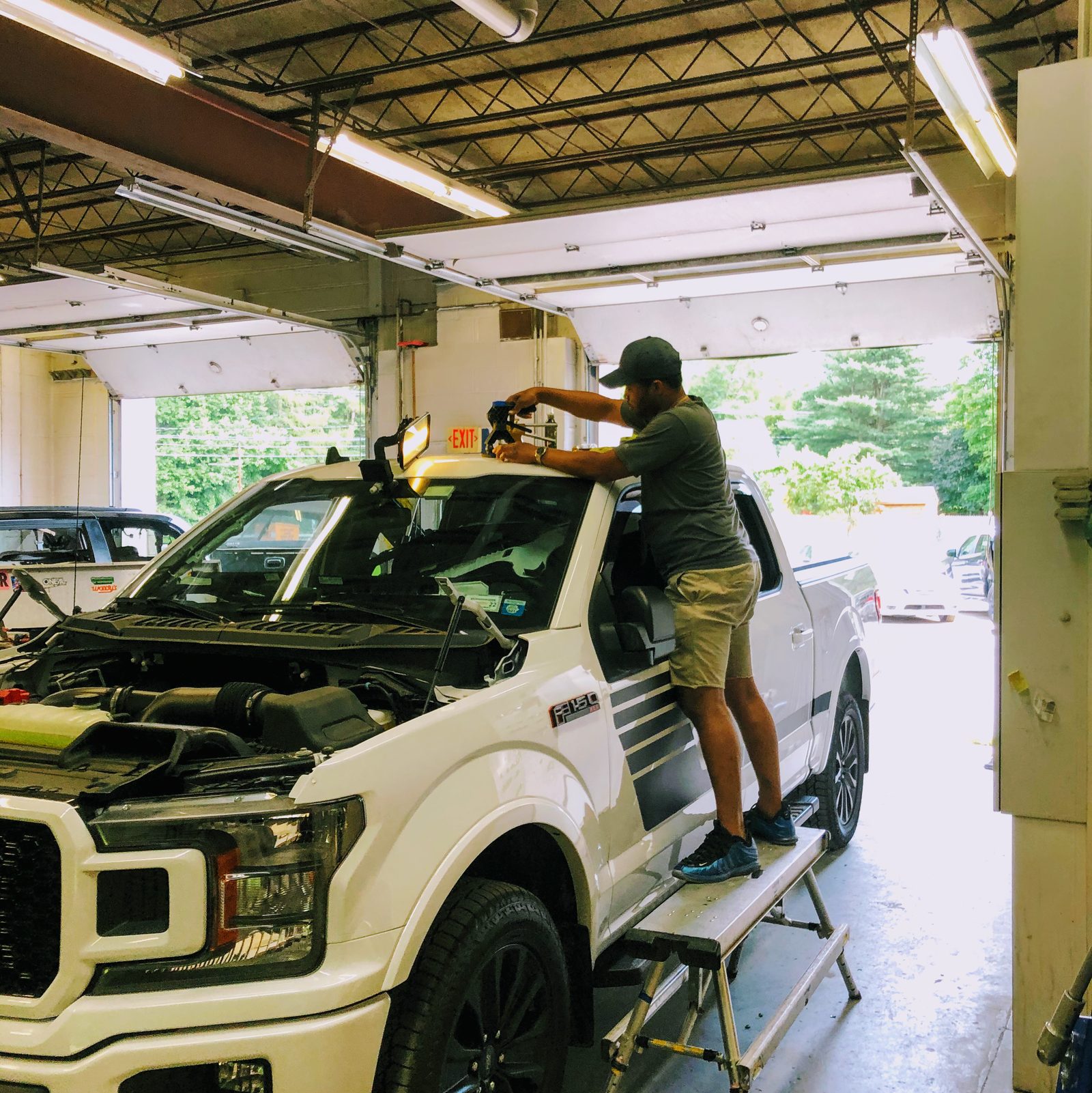 Dent Raptor Auto listing photograph
